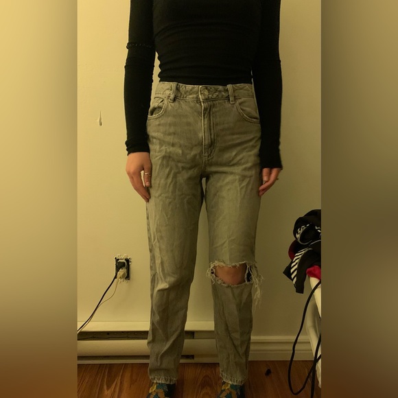 (Size 25) DYMAMITE washed off grey Jeans - Picture 2 of 2